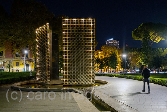 Albanien, Tirana - moderner Brunnen im Zentrum
