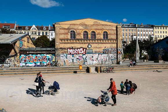 Deutschland, Berlin - Gebaeude im Goerlitzer Park im Stadtteil Kreuzberg