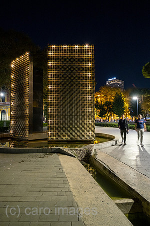 Albanien, Tirana - moderner Brunnen im Zentrum