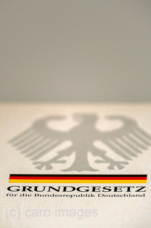 Deutschland, Bremen - Buchveroeffentlichung Grundgesetz fuer die Bundesrepublik Deutschland