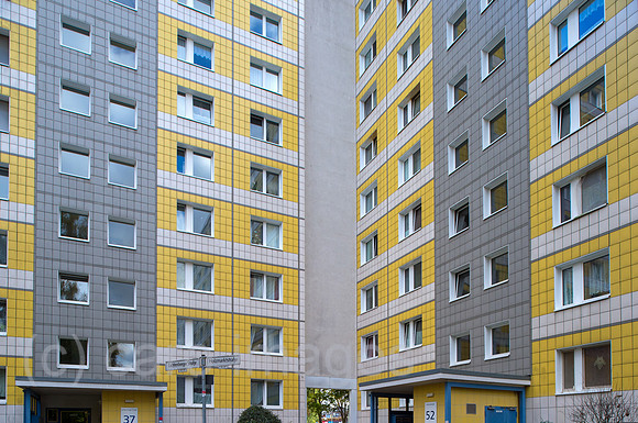 Berlin, Deutschland - DDR Plattenbauten in Berlin-Mitte