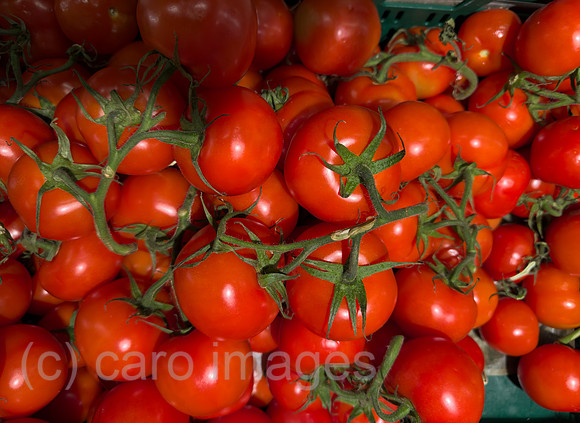 Deutschland, Tostedt - Tomaten in einem Supermarkt