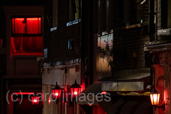 Niederlande, Amsterdam - Rote Laternen im Rotlichtviertel im Grachtenguertel (Centrum)