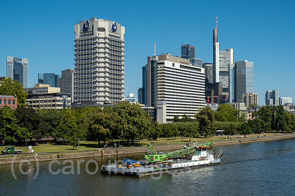 Deutschland, Frankfurt am Main - Union Investment-Hochhaus am Main, Union Investment ist eine genossenschaftliche Finanzgruppe, und Hotel Intercontinental und Bankenviertel
