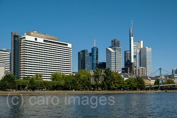 Deutschland, Frankfurt am Main - Bankenviertel am Main mit otel Intercontinental und Commerzbank Tower
