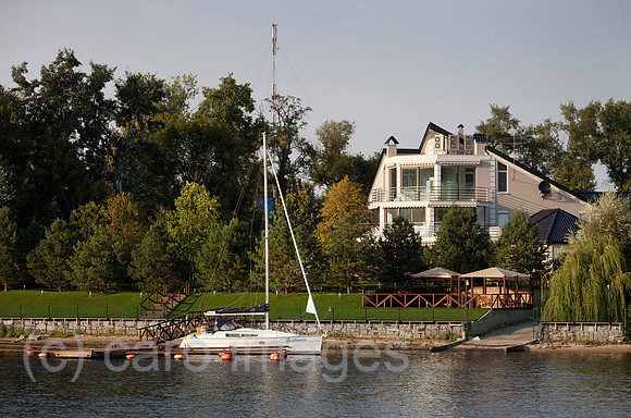 00X120825D045CAROE.JPG