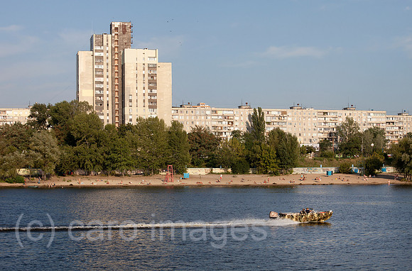 00X120825D056CAROE.JPG