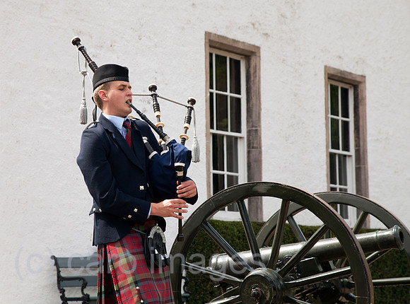 00X120629D009CAROE.JPG