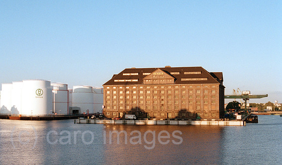 00R066403CARO.JPG