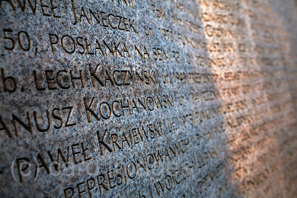 Polen, Warschau - Mahnmal und Grabstaette fuer die Opfer des Crash des polnischen Regierungsflugzeugs im russischen Smolensk am 10.4.2010, Powazki Militaerfriedhof (Cmentarz Wojskowy)