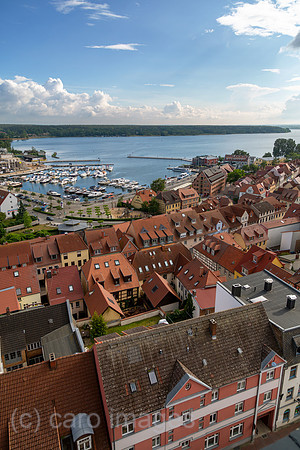 Deutschland, Waren (Mueritz) - Aussicht von der Marienkirche auf die Altstadt und die Mueritz, den groessten See Deutschlands