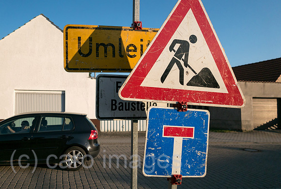 Deutschland, Ingersleben - Schilderwald von Verkehrsschildern