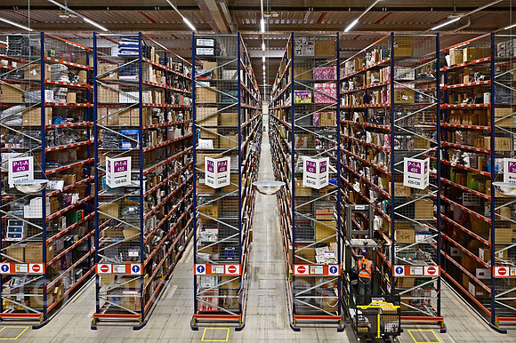 Deutschland, Nordrhein-Westfalen-Amazon Logistikzentrum in Rheinberg