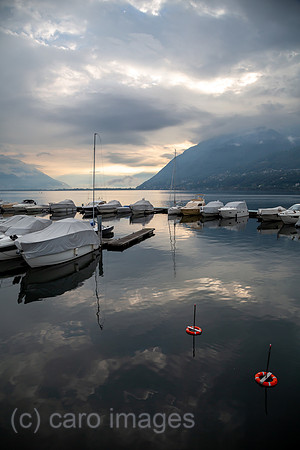 Schweiz, Ascona - Herbstliche Stimmung beim Yachthafen, Morgendaemmerung am Lago Maggiore
