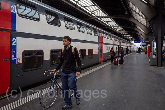 Schweiz, Zuerich - Doppelstock-Zug am Flughafen Zuerich, Verbindung zur City