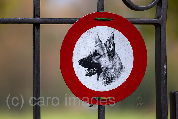 Schweiz, Ascona - Warnung vor dem Hund