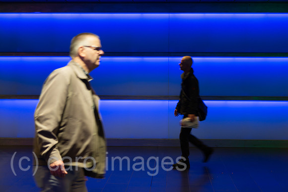 Schweiz, Zuerich - Passanten im Untergrund vom Zuerich Hauptbahnhof