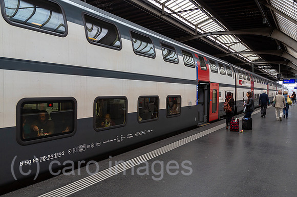 Schweiz, Zuerich - Doppelstock-Zug am Flughafen Zuerich, Verbindung zur City