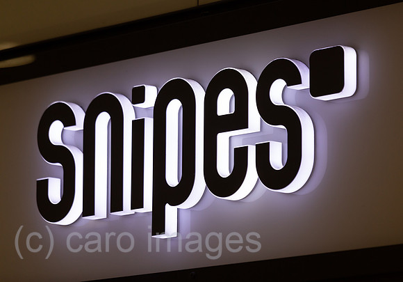 Schweiz, Zuerich - Logo der Handelskette snipes, Geschaefte fuer Sportschuhe und Streetwear