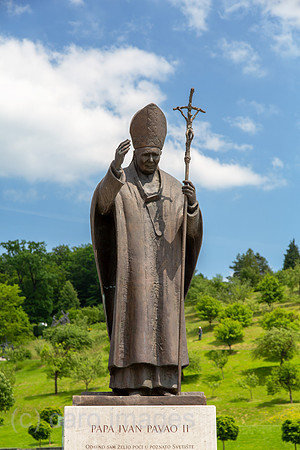 Kroatien, Marija Bistrica - Der bekannte katholische Marienwallfahrtsort Marija Bistrica, Skulptur von Papst Johannes Paul II, der hier 1998 zu Besuch war