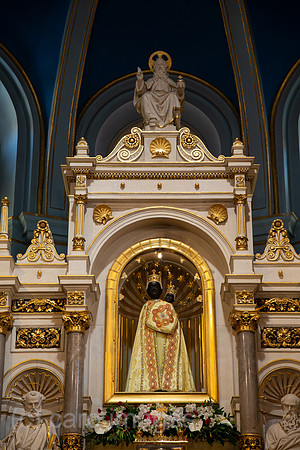 Kroatien, Marija Bistrica - Der bekannte katholische Marienwallfahrtsort Marija Bistrica, Kirche der Heiligen Jungfrau Maria, Altar mit der Schwarzen Madonna