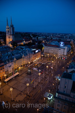 Kroatien, Zagreb - Ban-Jelacic-Platz, der zentrale Platz der Stadt, links Kathedrale von Zagreb