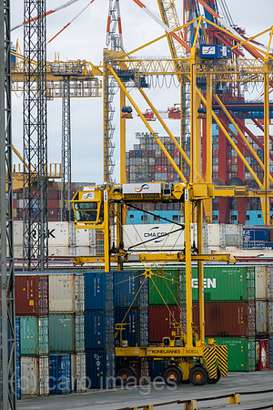 Deutschland, Bremerhaven - Containerbruecke im Container-Terminal Bremerhaven