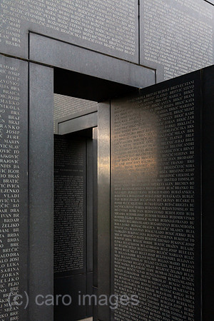 Kroatien, Zagreb - Mahnmal fuer kroatische Gefallene der Jugoslawienkriege in den 1990er Jahren, multikonfessioneller Zentralfriedhof Mirogoj