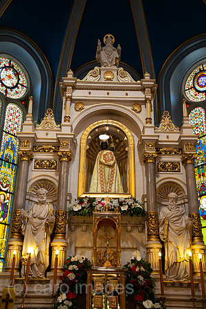 Kroatien, Marija Bistrica - Der bekannte katholische Marienwallfahrtsort Marija Bistrica, Kirche der Heiligen Jungfrau Maria, Altar mit der Schwarzen Madonna