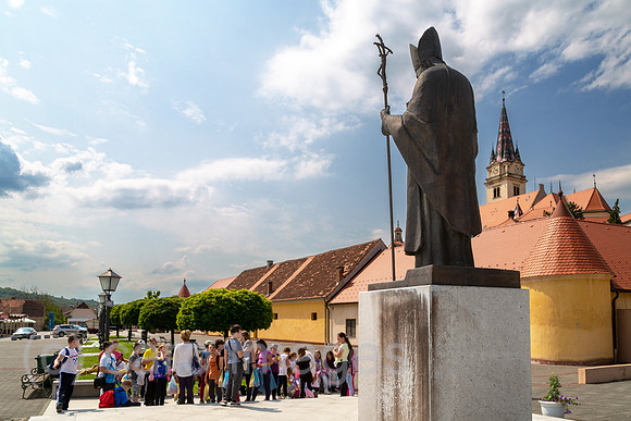 Kroatien, Marija Bistrica - Der bekannte katholische Marienwallfahrtsort Marija Bistrica, Skulptur von Papst Johannes Paul II, der hier 1998 zu Besuch war