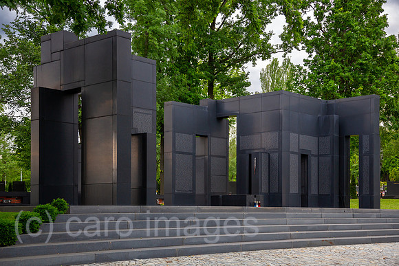 Kroatien, Zagreb - Mahnmal fuer kroatische Gefallene der Jugoslawienkriege in den 1990er Jahren, multikonfessioneller Zentralfriedhof Mirogoj