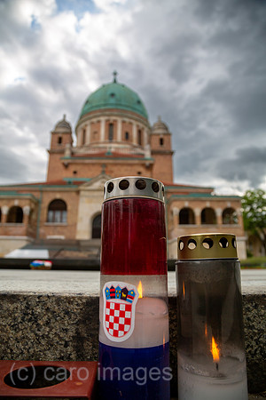 Kroatien, Zagreb - multikonfessioneller Zentralfriedhof Mirogoj, angelegt 1876 (k.u.k.-Monarchie) -1929, Grab von Franjo Tudjman, erster kroatischer Praesident (1992-97), hinten Kirche Christkoenig