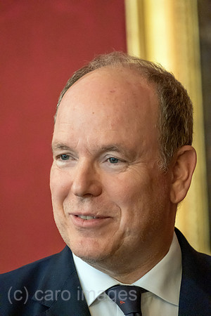 Deutschland, Bremen - Fuerst Albert II. von Monaco zu Besuch anlaesslich der 15. Weltkorallenriffkonferenz (ICRS), Eintrag ins Goldene Buch der Stadt im Rathaus
