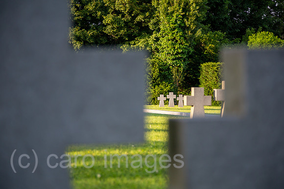 Kroatien, Zagreb - Graeber deutscher Wehrmachtssoldaten (4000 insgesamt) auf multikonfessionellem Zentralfriedhof Mirogoj