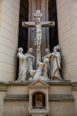 Kroatien, Marija Bistrica - Der bekannte katholische Marienwallfahrtsort Marija Bistrica, Kirche der Heiligen Jungfrau Maria, Jesusstatue im Aussenbereich