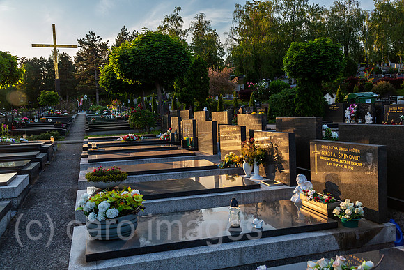 Kroatien, Zagreb - kroatisch-katholische Graeber neueren Datums, multikonfessioneller Zentralfriedhof Mirogoj, angelegt 1876-1929
