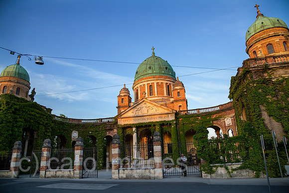 Kroatien, Zagreb - multikonfessioneller Zentralfriedhof Mirogoj, angelegt 1876 (k.u.k.-Monarchie) -1929, Kirche Christkoenig am Eingang des Friedhofs