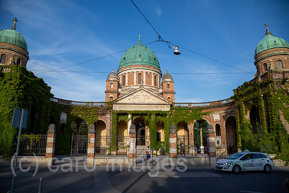 Kroatien, Zagreb - multikonfessioneller Zentralfriedhof Mirogoj, angelegt 1876 (k.u.k.-Monarchie) -1929, Kirche Christkoenig am Eingang des Friedhofs