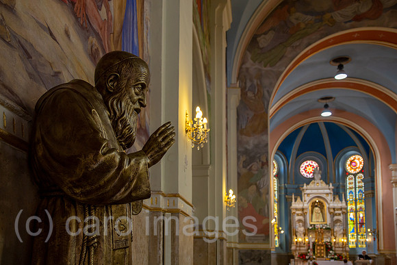 Kroatien, Marija Bistrica - Der bekannte katholische Marienwallfahrtsort Marija Bistrica, Kirche der Heiligen Jungfrau Maria, Skulptur des heilig gesprochenen Priesters Leopold Bogdan Mandic