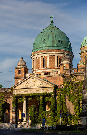 Kroatien, Zagreb - multikonfessioneller Zentralfriedhof Mirogoj, angelegt 1876 (k.u.k.-Monarchie) -1929, Kirche Christkoenig am Eingang des Friedhofs