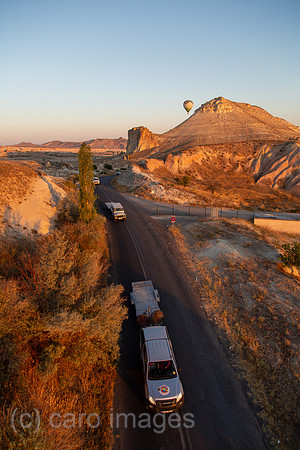 Tuerkei, Goereme - Ballonfahrt im Goereme-Nationalpark in Kappadokien, mit im Bild Tuffsteine