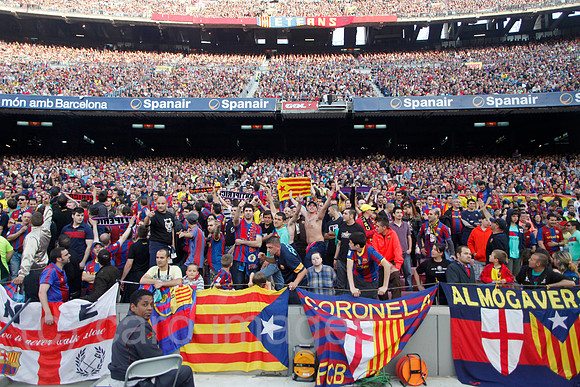 Barcelona, Katalonien, Spanien - Fussballfans im Stadion Camp Nou in Barcelona