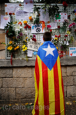 Girona, Katalonien, Spanien - Trauer nach gewaltsamen Polizeieinsatz am Tag des Referendums fuer Unabhaengigkeit