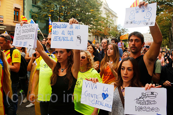 Demonstration gegen die von der spanischen Regierung eingesetzte Gewalt gegen Katalonien und fŸr die Unabhaengigkeit und die Gruendung einer Republik.