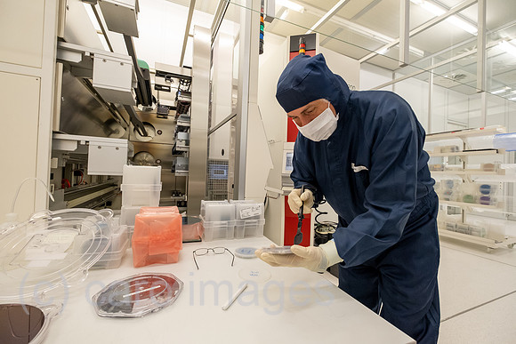 Deutschland, Hannover - Laboratorium fuer Nano- und Quantenengineering (LNQE), interdisziplinaeres Forschungszentrum der Leibniz Universitaet Hannover