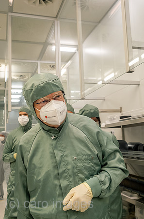 Deutschland, Hannover - Stephan Weil (SPD), Niedersaechsischer Ministerpraesident, besichtigt Laboratorium fuer Nano- und Quantenengineering (LNQE), der Leibniz Universitaet Hannover fuer Nanotechnol