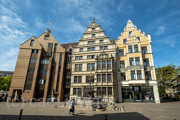 Deutschland, Hannover - Renaissance-Bauten in der Altstadt, links ein Neubau, der die Formen der alten Bauten nachempfindet