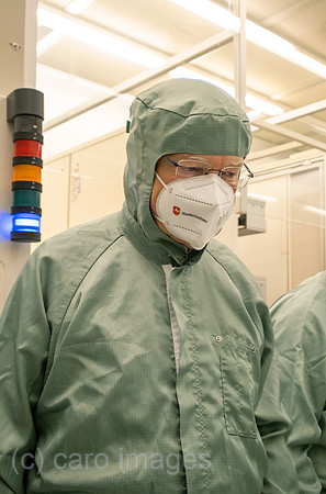 Deutschland, Hannover - Stephan Weil (SPD), Niedersaechsischer Ministerpraesident, besichtigt Laboratorium fuer Nano- und Quantenengineering (LNQE), der Leibniz Universitaet Hannover fuer Nanotechnol