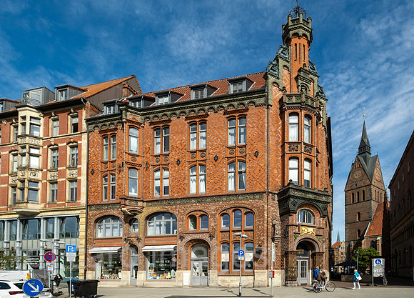 Deutschland, Hannover - Praechtiger Altbau, ua. frueher Sitz der Raths Apotheke, gebaut von Paul Rowald (1891)