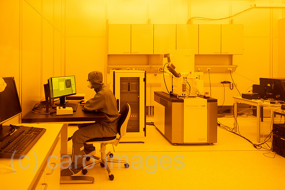 Deutschland, Hannover - Laboratorium fuer Nano- und Quantenengineering (LNQE), interdisziplinaeres Forschungszentrum der Leibniz Universitaet Hannover